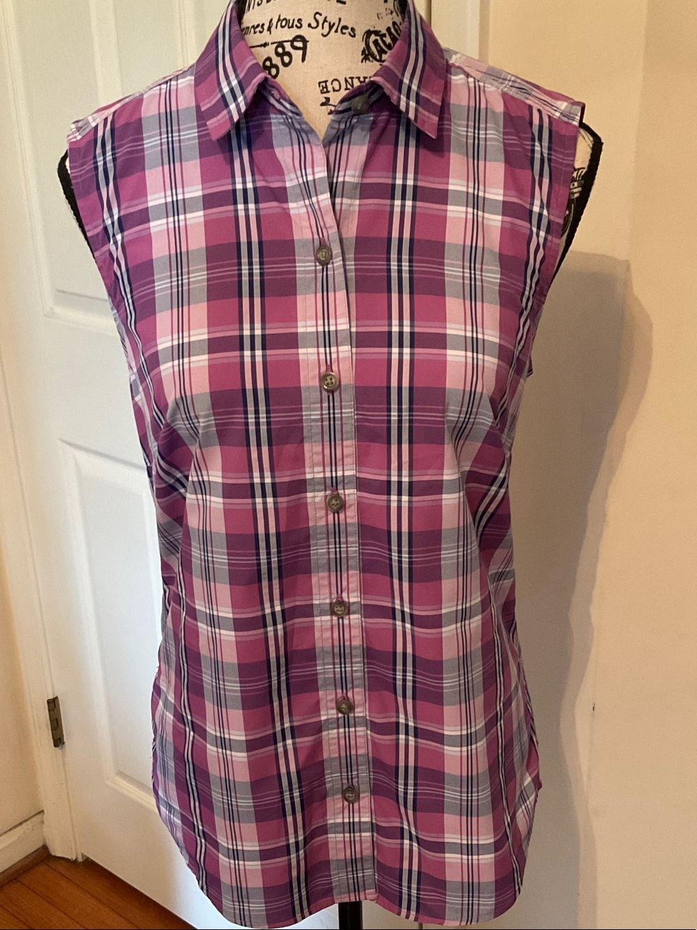 Eddie Bauer Pink Purple Plaid Sleeveless classic Fit Button-Down Shirt Size XS